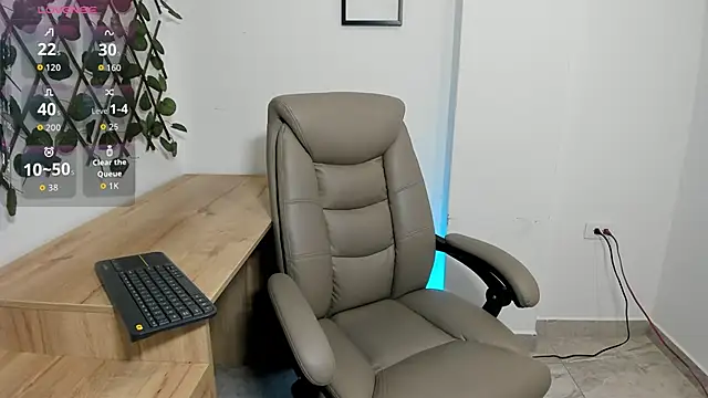 Madeleine  w online show from 03-08-26, 12:08