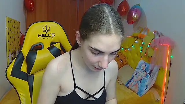 Snapshot of NikaStark_ chatting on 03-13-25, 04:38 NikaStark online show from 03-13-25, 04:38