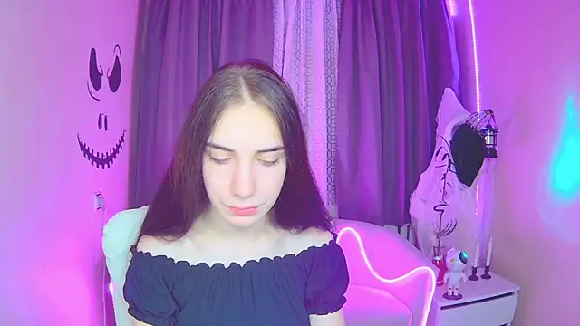 Snapshot of NikaStark_ chatting on 10-31-25, 07:37 NikaStark online show from 10-31-25, 07:37