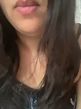 yassminsexy22 online show from 10-26-25, 12:00