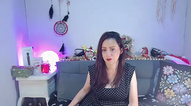 Snapshot of catalinamommyx chatting on 12-28-24, 04:19 catalinamommyx online show from 12-28-24, 04:19