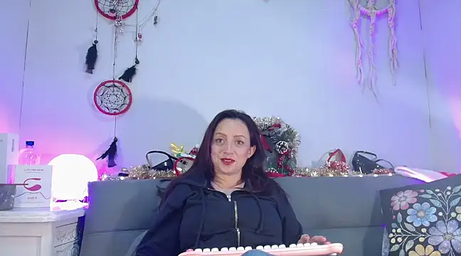 Snapshot of catalinamommyx chatting on 12-28-24, 01:59 catalinamommyx online show from 12-28-24, 01:59
