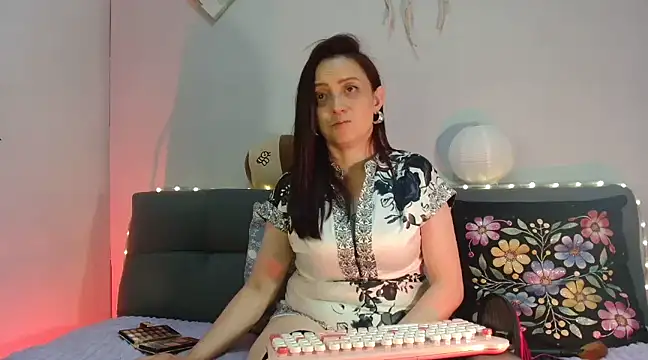 Snapshot of catalinamommyx chatting on 02-13-25, 11:15 catalinamommyx online show from 02-13-25, 11:15