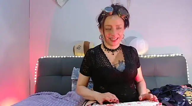 Snapshot of catalinamommyx chatting on 02-15-25, 10:33 catalinamommyx online show from 02-15-25, 10:33