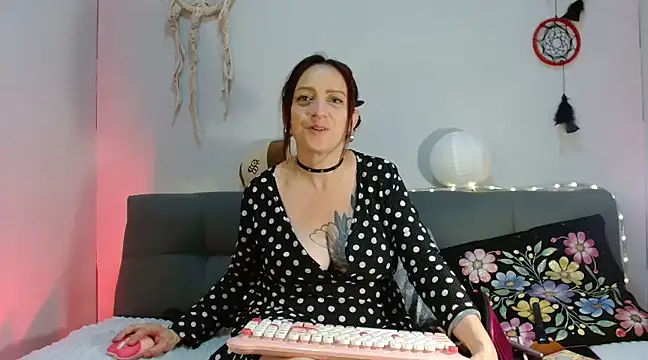 Snapshot of catalinamommyx chatting on 02-20-25, 03:45 catalinamommyx online show from 02-20-25, 03:45