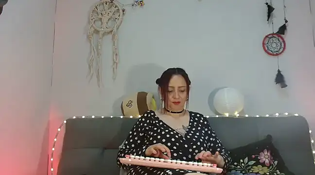 Snapshot of catalinamommyx chatting on 02-20-25, 09:55 catalinamommyx online show from 02-20-25, 09:55