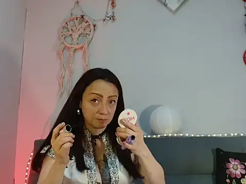 Snapshot of catalinamommyx chatting on 02-28-25, 05:15 catalinamommyx online show from 02-28-25, 05:15