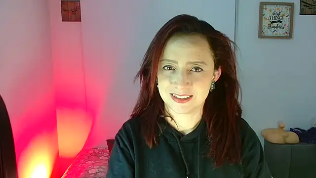 Snapshot of catalinamommyx chatting on 09-21-25, 04:25 catalinamommyx online show from 09-21-25, 04:25