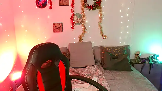 catalinamommyx online show from 12-15-25, 01:54