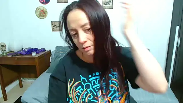 Snapshot of catalinamommyx chatting on 06-19-26, 12:37 catalinamommyx online show from 06-19-26, 12:37