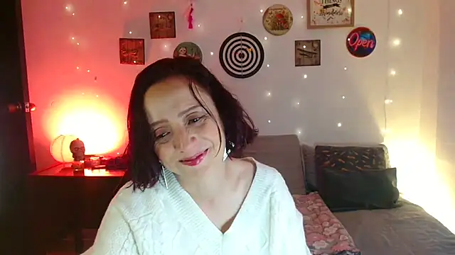 Snapshot of catalinamommyx chatting on 07-15-26, 11:43 catalinamommyx online show from 07-15-26, 11:43
