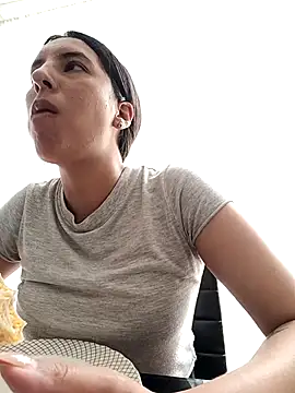 Bonny Klote online show from 10-15-25, 02:06