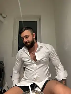 Snapshot of LoveIsBlind_ chatting on 12-05-24, 01:36 LoveIsBlind online show from 12-05-24, 01:36