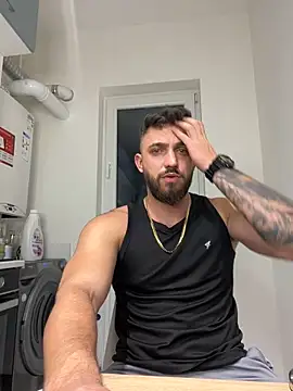 Snapshot of LoveIsBlind_ chatting on 12-15-24, 08:47 LoveIsBlind online show from 12-15-24, 08:47