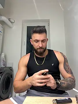 Snapshot of LoveIsBlind_ chatting on 12-16-24, 09:31 LoveIsBlind online show from 12-16-24, 09:31