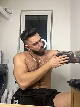 Snapshot of LoveIsBlind_ chatting on 12-26-24, 09:37 LoveIsBlind online show from 12-26-24, 09:37