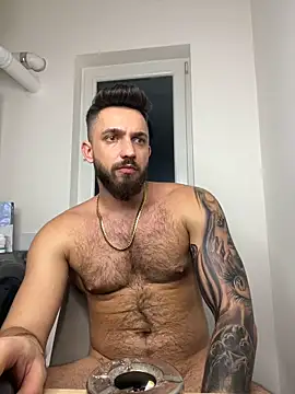 Snapshot of LoveIsBlind_ chatting on 12-27-24, 01:11 LoveIsBlind online show from 12-27-24, 01:11