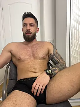 Snapshot of LoveIsBlind_ chatting on 09-12-25, 09:15 LoveIsBlind online show from 09-12-25, 09:15