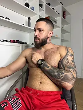 Snapshot of LoveIsBlind_ chatting on 09-22-25, 03:36 LoveIsBlind online show from 09-22-25, 03:36