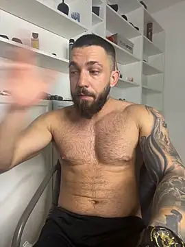 Snapshot of LoveIsBlind_ chatting on 09-23-25, 03:53 LoveIsBlind online show from 09-23-25, 03:53