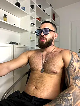 Snapshot of LoveIsBlind_ chatting on 09-23-25, 06:00 LoveIsBlind online show from 09-23-25, 06:00