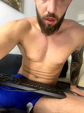 Snapshot of LoveIsBlind_ chatting on 09-28-25, 03:23 LoveIsBlind online show from 09-28-25, 03:23