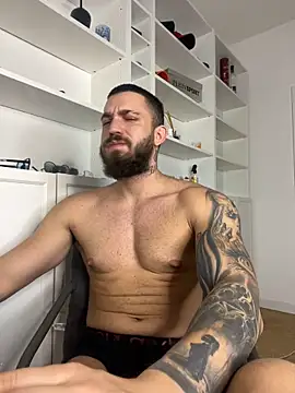 Snapshot of LoveIsBlind_ chatting on 10-03-25, 04:09 LoveIsBlind online show from 10-03-25, 04:09