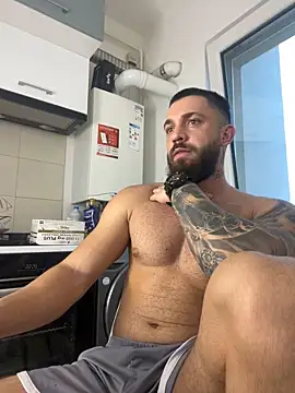 Snapshot of LoveIsBlind_ chatting on 10-08-25, 02:47 LoveIsBlind online show from 10-08-25, 02:47