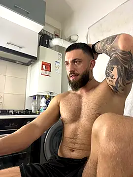 Snapshot of LoveIsBlind_ chatting on 10-16-25, 03:18 LoveIsBlind online show from 10-16-25, 03:18