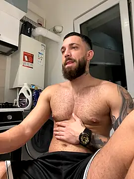 Snapshot of LoveIsBlind_ chatting on 10-18-25, 03:31 LoveIsBlind online show from 10-18-25, 03:31