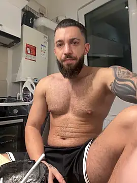 Snapshot of LoveIsBlind_ chatting on 10-19-25, 02:45 LoveIsBlind online show from 10-19-25, 02:45