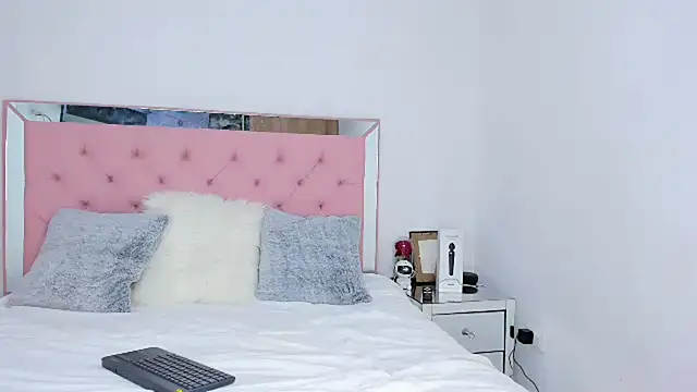 Snapshot of _violetadulce chatting on 02-22-25, 01:44 violetadulce online show from 02-22-25, 01:44