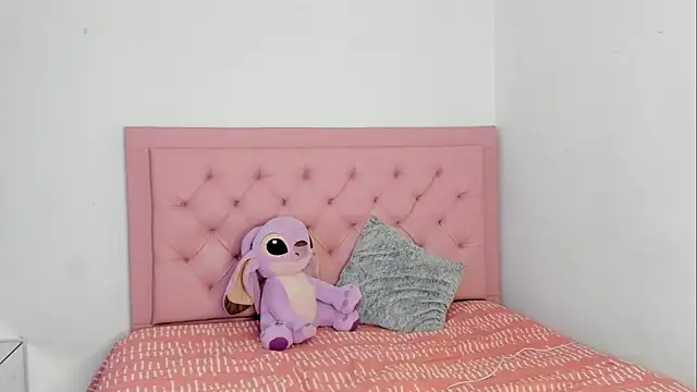 Snapshot of _violetadulce chatting on 09-30-25, 01:43 violetadulce online show from 09-30-25, 01:43