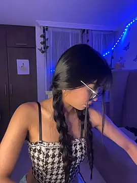 Snapshot of lina_pink chatting on 10-09-25, 03:15 lina pink online show from 10-09-25, 03:15