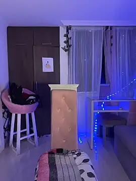 Snapshot of lina_pink chatting on 10-15-25, 08:42 lina pink online show from 10-15-25, 08:42