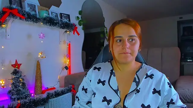 Snapshot of evy_orange1 chatting on 12-14-25, 04:18 evy orange1 online show from 12-14-25, 04:18