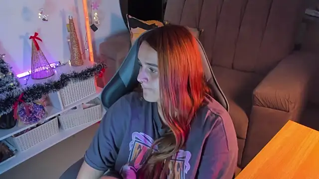 Snapshot of evy_orange1 chatting on 12-19-25, 01:56 evy orange1 online show from 12-19-25, 01:56