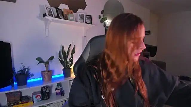 Snapshot of evy_orange1 chatting on 02-03-26, 06:11 evy orange1 online show from 02-03-26, 06:11