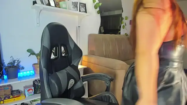 Snapshot of evy_orange1 chatting on 02-04-26, 12:05 evy orange1 online show from 02-04-26, 12:05