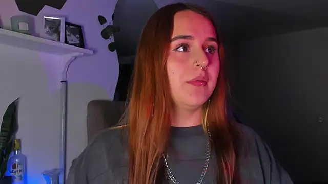 Snapshot of evy_orange1 chatting on 02-14-26, 04:42 evy orange1 online show from 02-14-26, 04:42