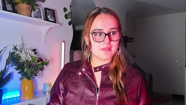 Snapshot of evy_orange1 chatting on 02-26-26, 03:49 evy orange1 online show from 02-26-26, 03:49