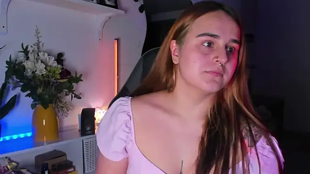 Snapshot of evy_orange1 chatting on 02-27-26, 03:06 evy orange1 online show from 02-27-26, 03:06