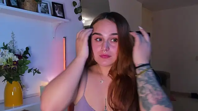 Snapshot of evy_orange1 chatting on 03-01-26, 01:07 evy orange1 online show from 03-01-26, 01:07