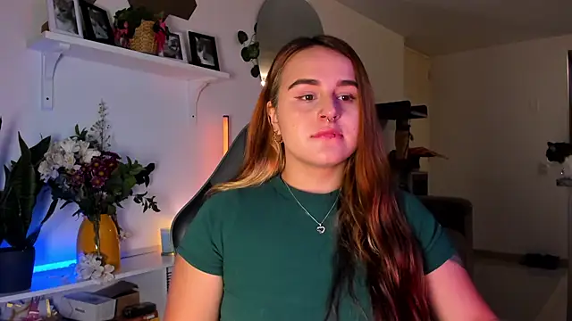 Snapshot of evy_orange1 chatting on 03-06-26, 12:18 evy orange1 online show from 03-06-26, 12:18