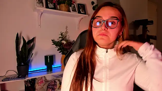 Snapshot of evy_orange1 chatting on 03-12-26, 12:06 evy orange1 online show from 03-12-26, 12:06