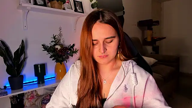 Snapshot of evy_orange1 chatting on 03-14-26, 12:06 evy orange1 online show from 03-14-26, 12:06