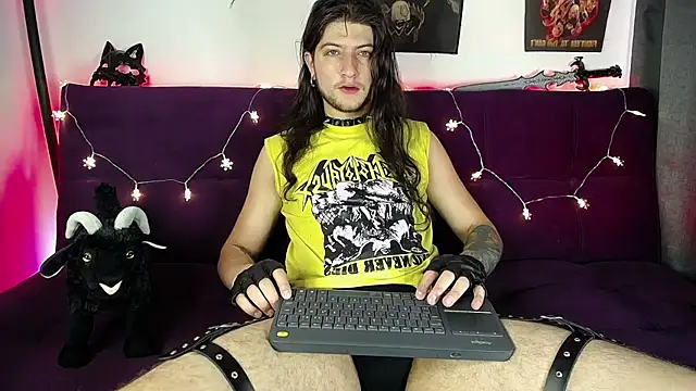 Snapshot of blckwolf_6 chatting on 12-10-24, 03:22 blckwolf 6 online show from 12-10-24, 03:22