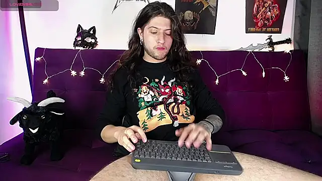 Snapshot of blckwolf_6 chatting on 12-11-24, 09:55 blckwolf 6 online show from 12-11-24, 09:55