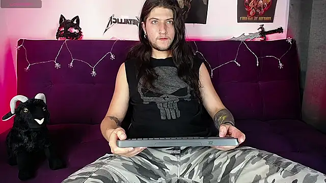 Snapshot of blckwolf_6 chatting on 12-16-24, 08:48 blckwolf 6 online show from 12-16-24, 08:48