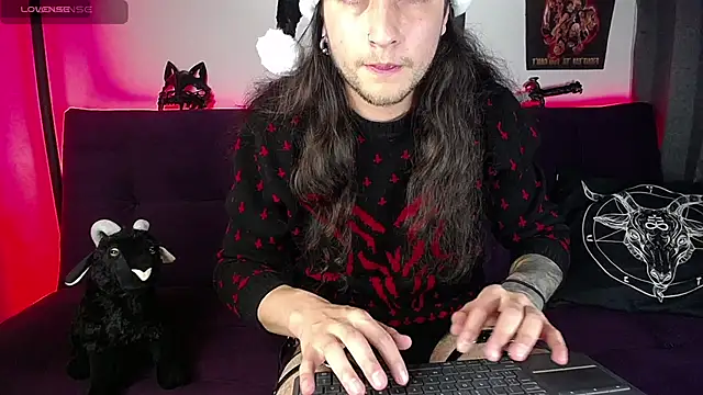 Snapshot of blckwolf_6 chatting on 12-24-24, 06:17 blckwolf 6 online show from 12-24-24, 06:17